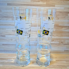 2 gleiche Weizenbiergläser