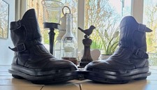 Bequemer schwarzer RUNDHOLZ