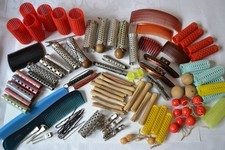 Konvolut alte Lockenwickler Holz Metall Kunststoff Haarkamm DDR Vintage Deko