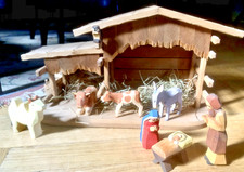 Sehr schöne alte Weihnachtskrippe / Stall mit Lotte Sievers Hahn Figuren