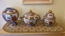 China Porzellan Ming Dynastie Set aus Deckelvase, Vase, Terrine - handbemalt