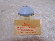 8XKZFZ - DDR Design VEB Metaplast Salzstreuer - Vintage um 1970
