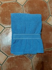 Großes blaues Badehandtuch 