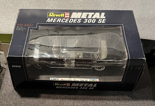 Revell mercedes 300 - 1:18,