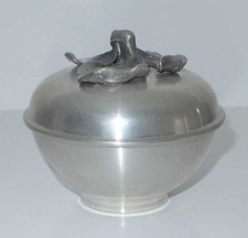 Kleine dekorative Zinndose Fa