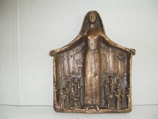 Bronze- Schutzmantel- Madonna