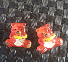 2 Kinderknöpfe ca. 2,5 cm breit, rot Bären