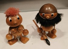 2 Holzfiguren DDR Neandertaler