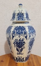 Antike Deckelvase aus