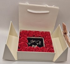 Geschenkbox mit Rosen & Kette