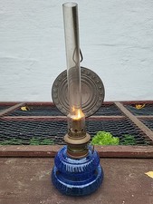 Vintage .. alte Petroleum Tisch / Wandlampe , blauer Pressglastank  