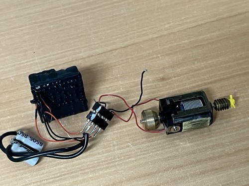 Motor - , +