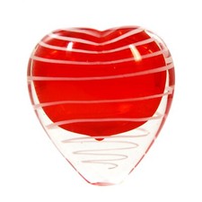 Herzvase mit rubinroten