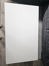 Couchtisch Hanover Hochglanz weiß Bodenplatte Metall 