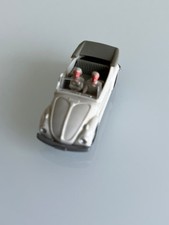 Wiking 1:87 VW Kafer Cabrio 1300 grauweiß - helle Figuren