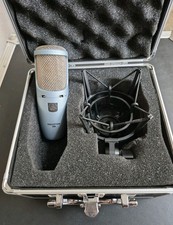 AKG Perception 200