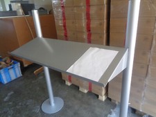 Octaquick Messestand Prospektablage schräg Metall