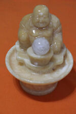 Edelstein Brunnen Aragonit Buddha-Figur Mit Bergkristall Kugel Von KLAUS DREXEL