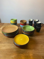 Buntes Geschirr Set