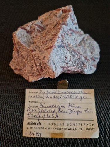 Mineral rubellit eingebettet - mineral,