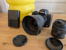 Canon EOS M50 + Sigma 30mm F 1.4 +  Canon 15-45mm Kit Objektiv + Extras