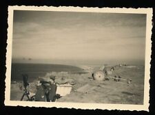 Foto - Deutsche Soldaten mit PAK Geschütz an der Küste - 2.WK