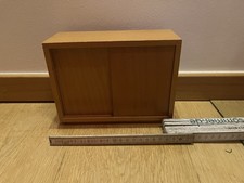 Großer alter Kleiderschrank