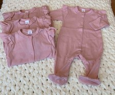 Weiche Baumwoll-Strampler aus