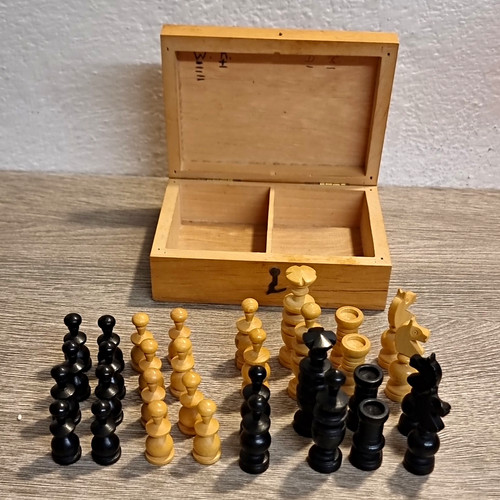 Holz-Schachfiguren-Set