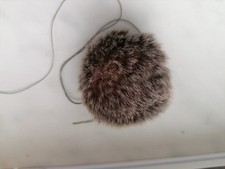 Braune Kunstfell Bommel mit