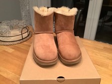 UGG Damen Mini Bailey Bow II Boots Chestnut Grösse 42