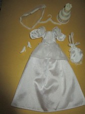 1265)BARBIE BRAUTKLEID VIOLETTES LABEL MATTEL+SCHLEIER+BEUTEL+SCHUHE+BÜGEL+TORTE
