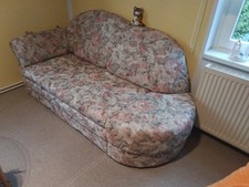 Liegesofa mit Bettkasten