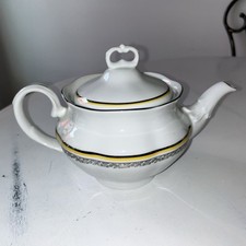 Jarolina porcelain teapot made - porcelain,