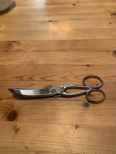 Gebogene Schere zum Trimmen