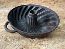 alte kleine Kuchenform Gusseisen Guglhupf Backform massiv Durchmesser 22 cm