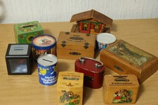 36 alte Spardosen Spardose Sparbüchse Holzspardose Porzellanfigur Dosen Sammlung