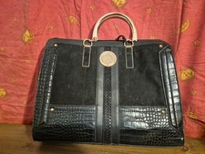 Große schwarze Handtasche