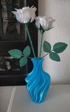 Weiße Rosen in Vase als