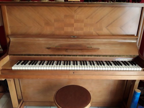 Klavier von 1930 nussbaum - von,