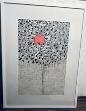 Großes schwarz weißes Bild Baum mit rotem Apfel Zentangle