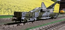 TOP☆ MÄRKLIN H0 ☆  NIEDERBORDWAGEN + FLUGZEUG  MILITÄR CAMOUFLAGE  PAINTED  EVP 