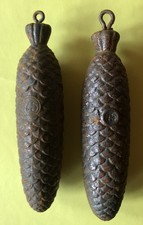 2 alte Uhrengewichte