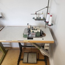 Industrie Overlock Yamato Gebrauchtes. 4 Fäden. STARKSTROM.
