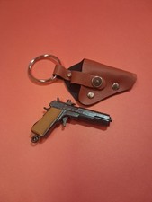 Vintage Revolver Pistole im Halfter Schlüsselanhänger Metallpistole, 80er 