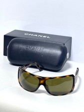 Sonnenbrille von CHANEL in Braun und Gold