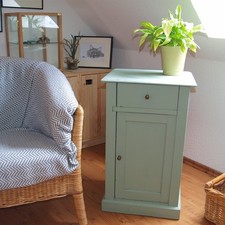 Antikes Nachttisch Schränkchen aus Tannenholz