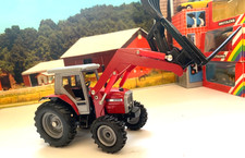 BRITAINS. Ertl.1:32. BAUERNHOF. Massey Ferguson 3050 Allrad 4x4 Traktor. Frontlader