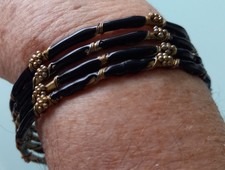 SET AUS VIER DÜNNEN SCHWARZEN