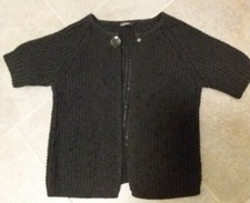 Via Appia elegante kurzarm Strickjacke, schwarz, mit Zierknopf, Gr. 40, wie neu